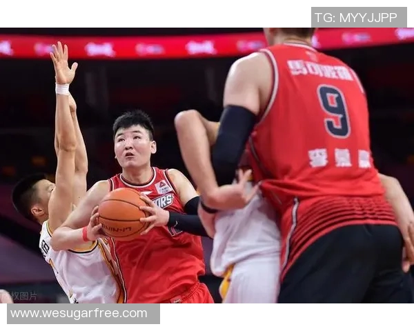 赛后复盘分析重庆篮球队与武汉篮球队的状态与表现对比 赛后复盘分析重庆篮球队与武汉篮球队的状态与表现对比