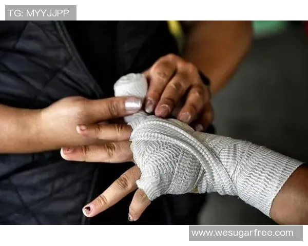 足球明星手腕绑带时尚潮流解析及其背后的故事 足球明星手腕绑带时尚潮流解析及其背后的故事