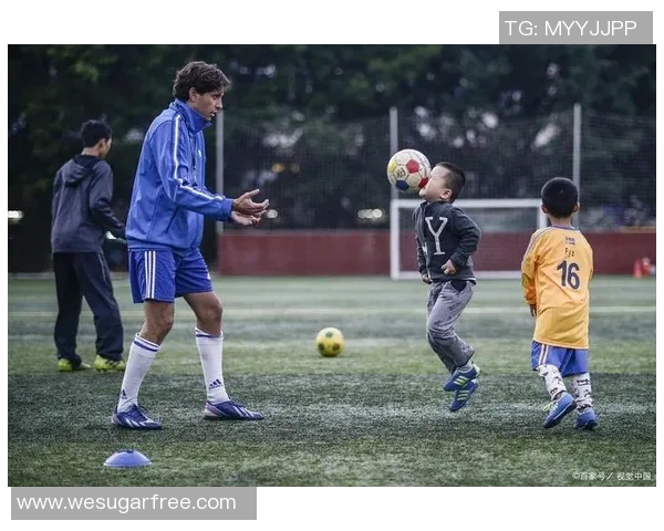 足球明星的休假生活揭秘与日常趣事分享 足球明星的休假生活揭秘与日常趣事分享